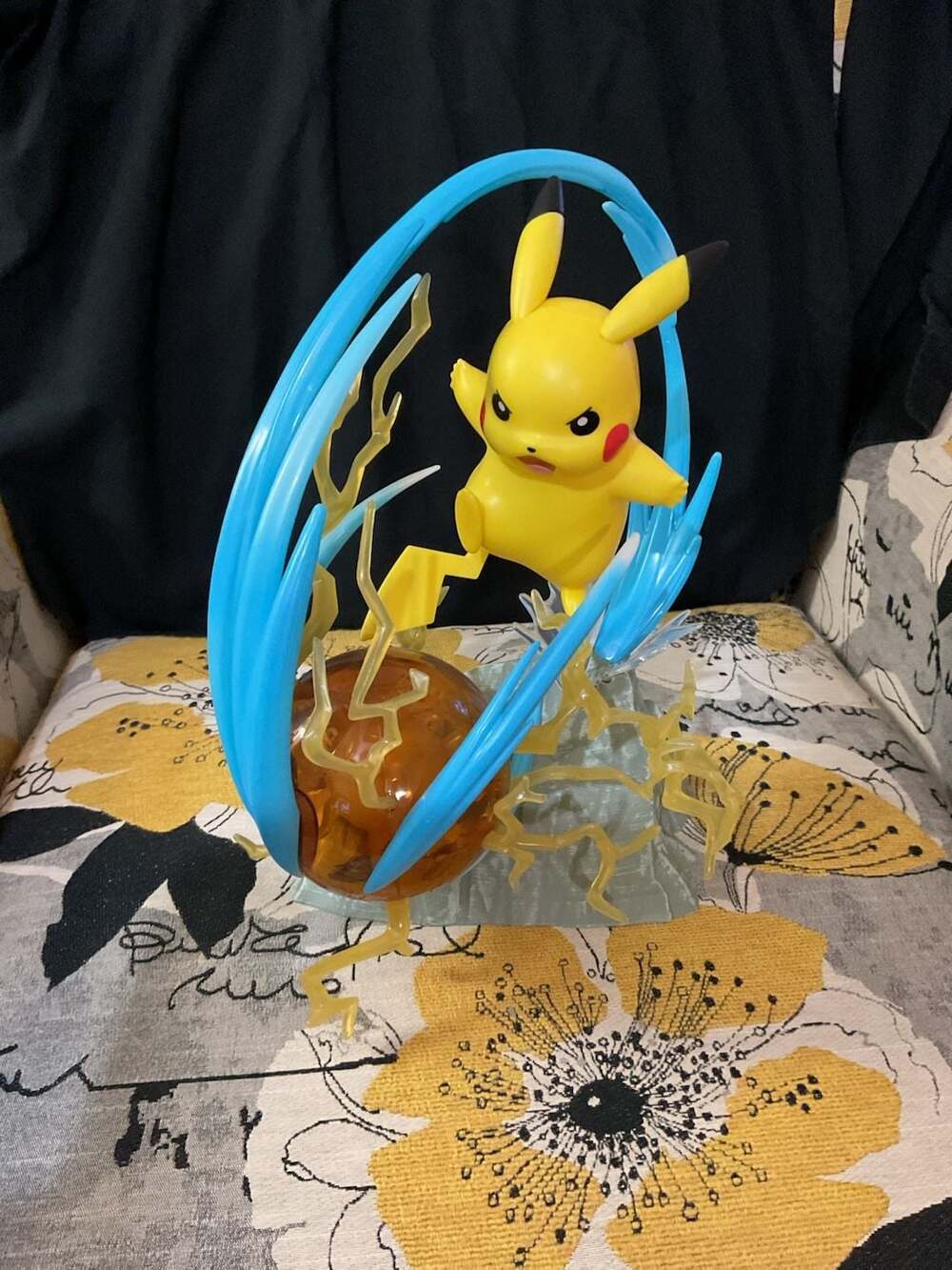 Jazwares Pokemon Select Light FX Deluxe Pikachu 1/10 Scale Collector Figure